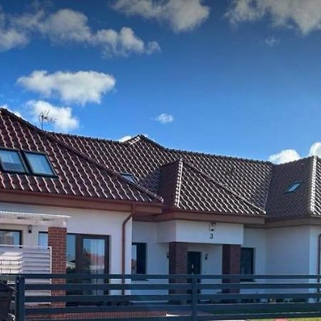 Pokoje Goscinne U Izy Łeba Exterior foto
